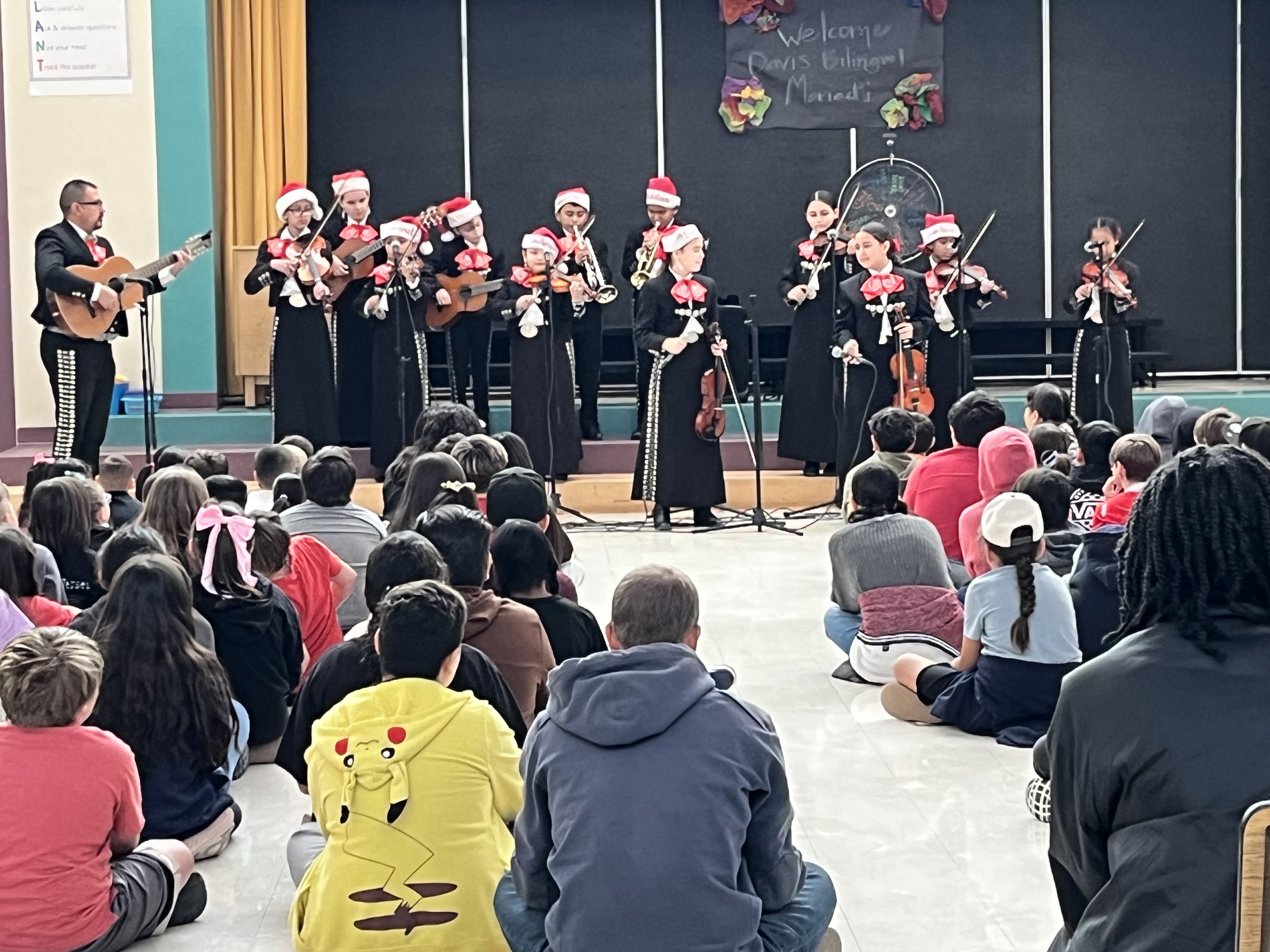 Davis mariachi performs for Banks students